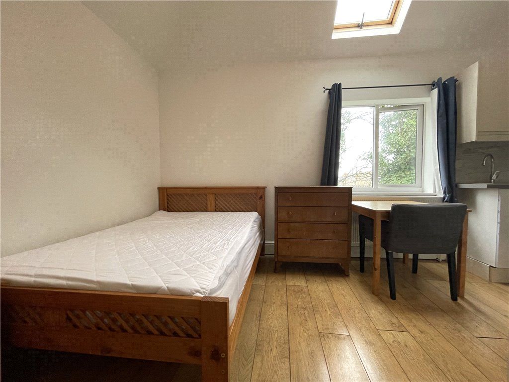Property photo 3 of 5 Studio Room