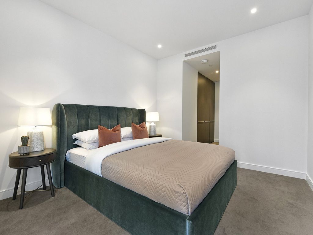 Property photo 3 of 18 Ellington Tower