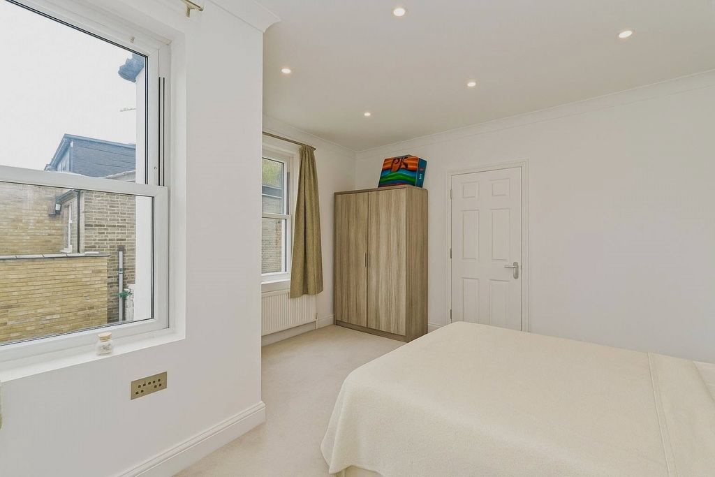 Property photo 3 of 16 Picture No. 25