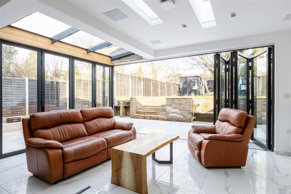 Property photo 3 of 29 31 Selsdon Road-34.Jpg