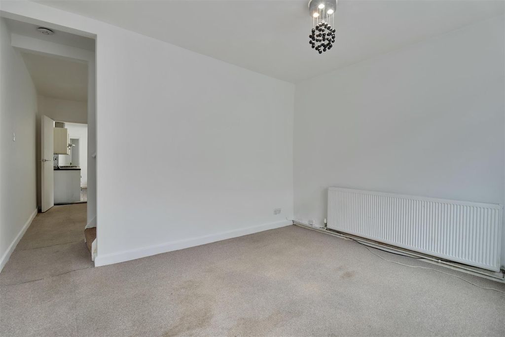 Property photo 3 of 13 6A0C5236-6Fe8-442B-839D-0Ed34891478D_1_201_A.Jpeg