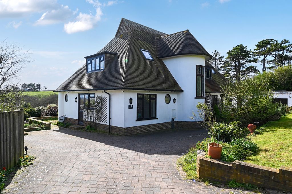 Property photo 3 of 34