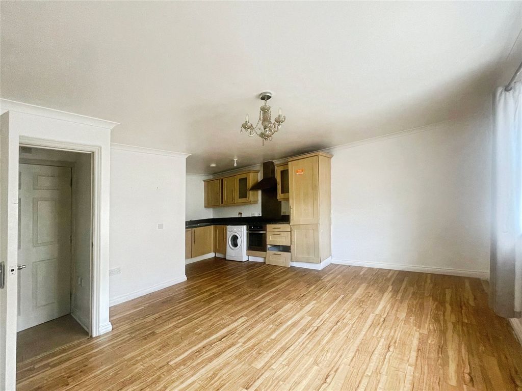 Property photo 2 of 8 Picture No. 19