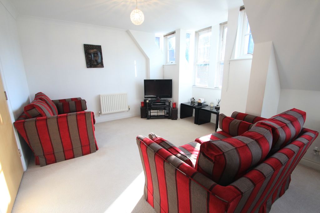 Property photo 2 of 12 Lounge