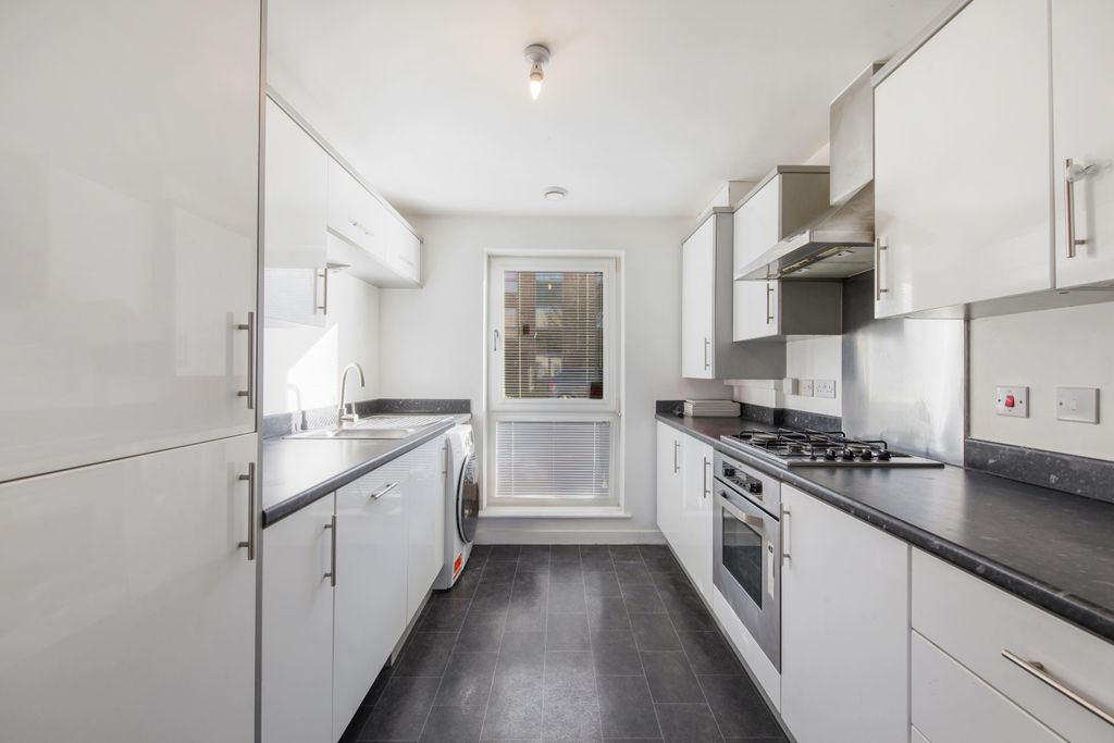 Property photo 2 of 16 Photo 1