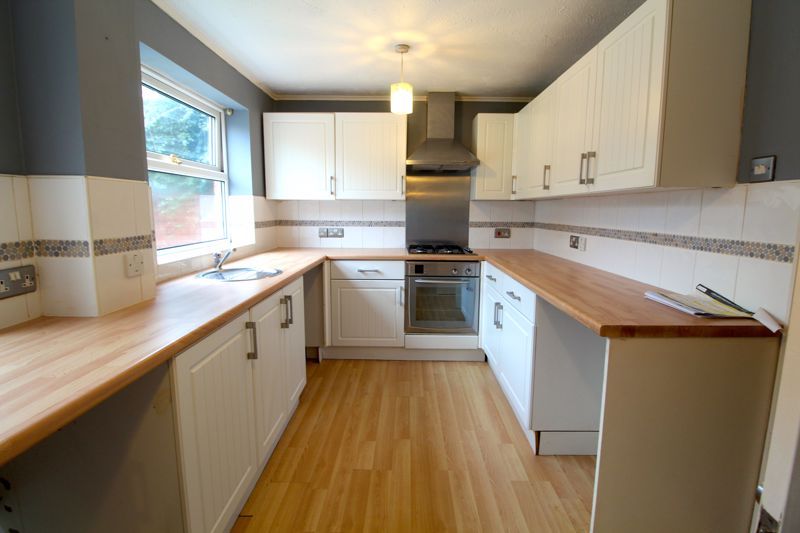 Property photo 2 of 11 Kitchen