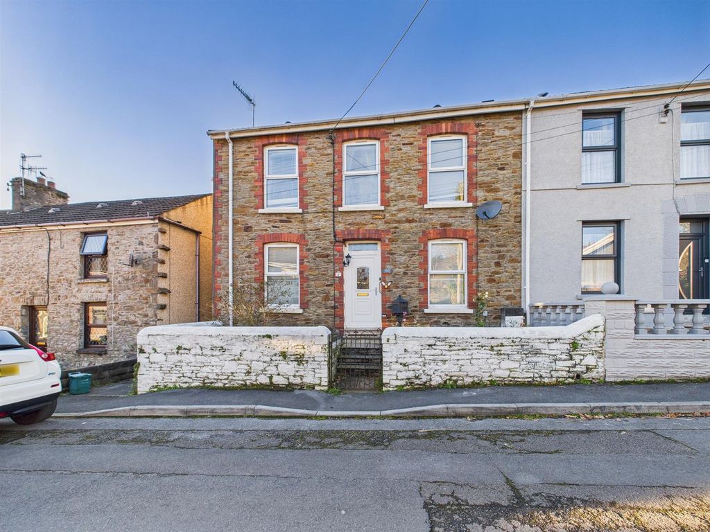 Property photo 1 of 16 Cam04045G0-Pr0047-Still015.Jpg