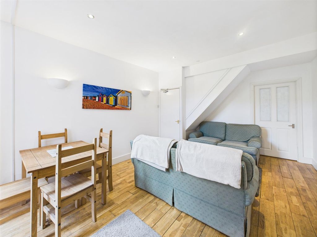 Property photo 2 of 7 Cam04063G0-Pr0100-Still003.Jpg