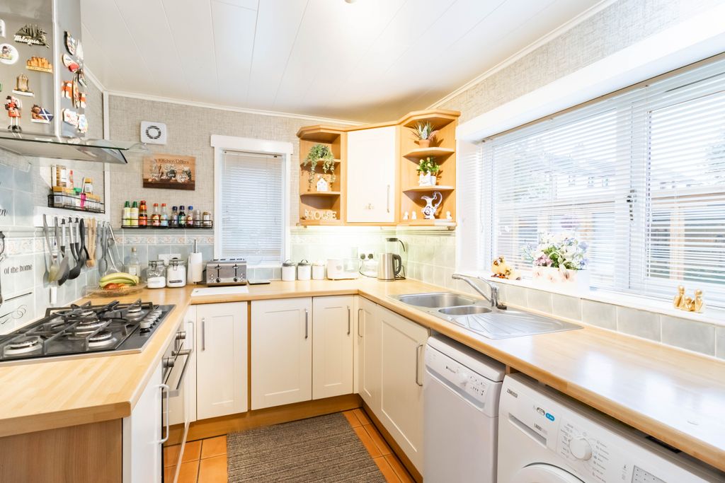 Property photo 3 of 35 Kitchen