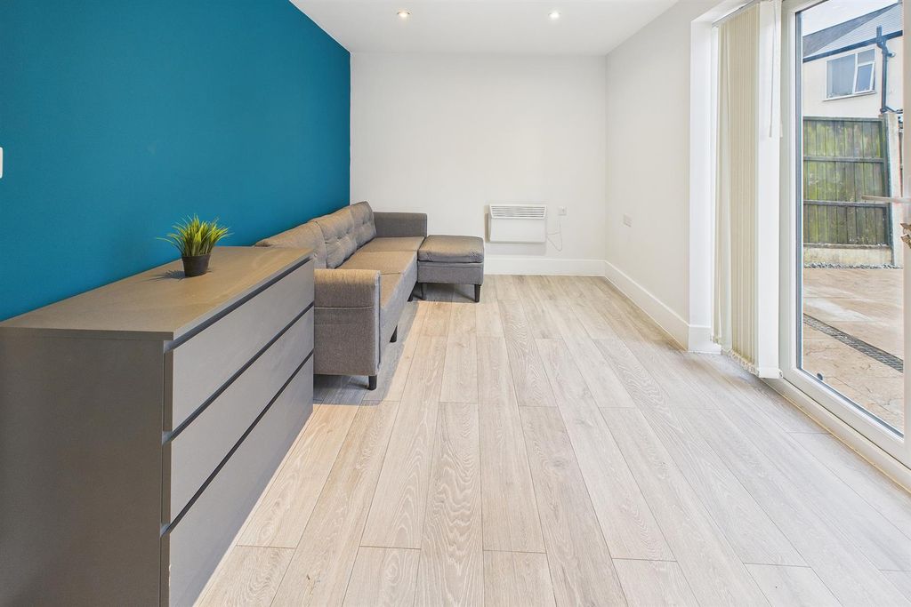 Property photo 2 of 6 Cam03736G0-Pr0214-Still018.Jpg