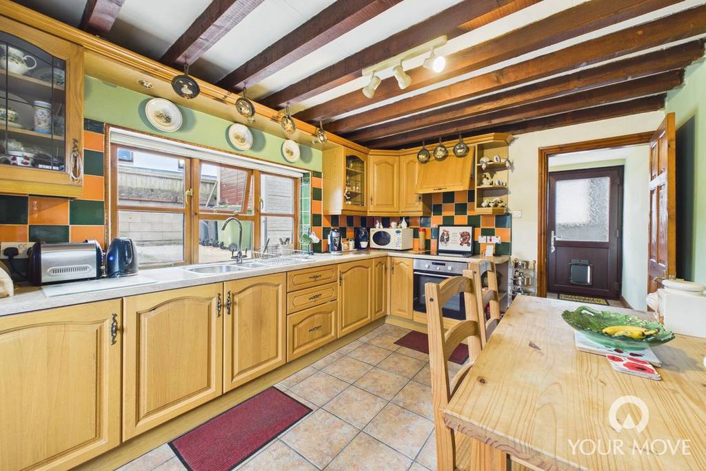 Property photo 3 of 15 Kitchen/Dining Room