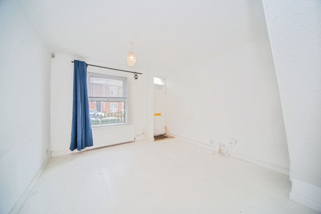 Property photo 2 of 12 Pbox-Img.Jpg