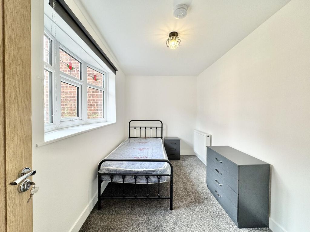 Property photo 3 of 15 Bedroom