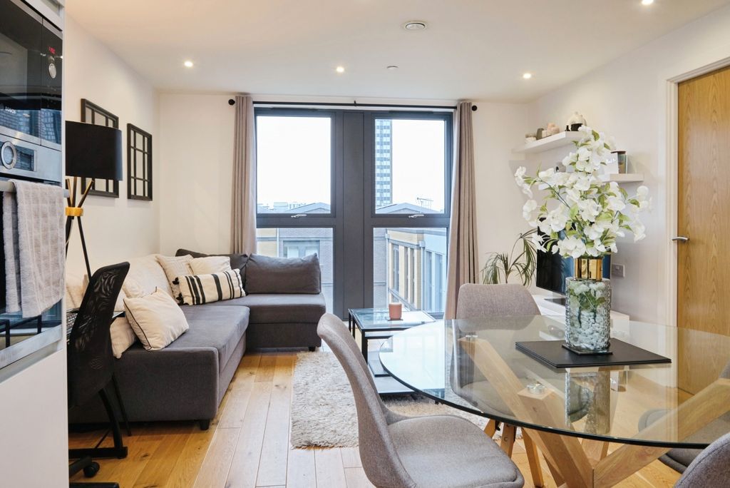 Property photo 2 of 17 Pbox-Img.Jpg
