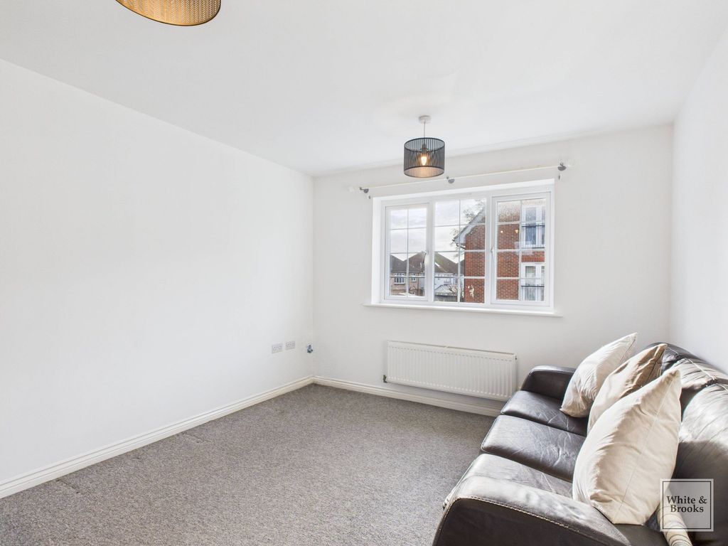 Property photo 3 of 12 Lounge