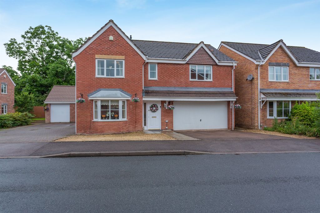 Property photo 1 of 32