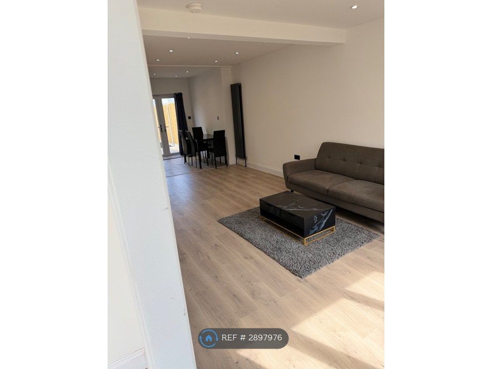 Property photo 1 of 13 Living Room
