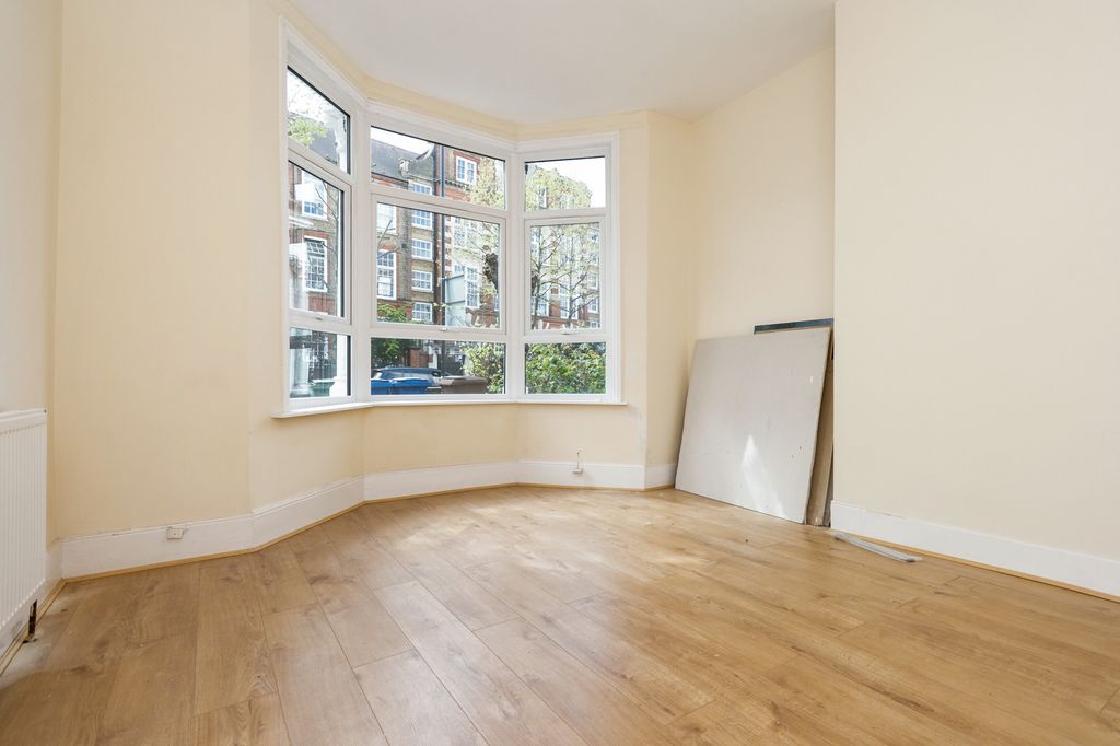 Property photo 3 of 11 Photo