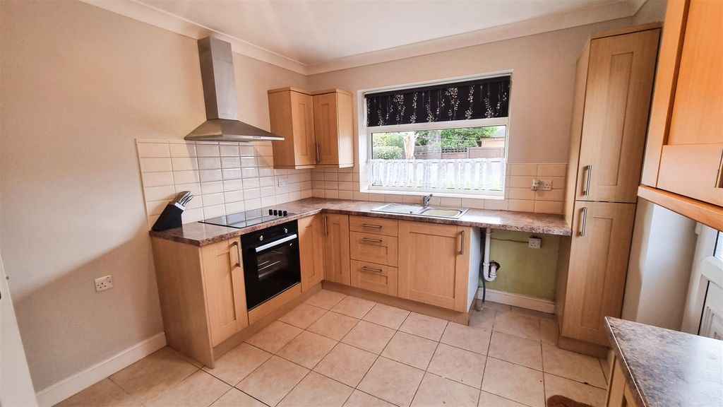 Property photo 2 of 8 Kitchen
