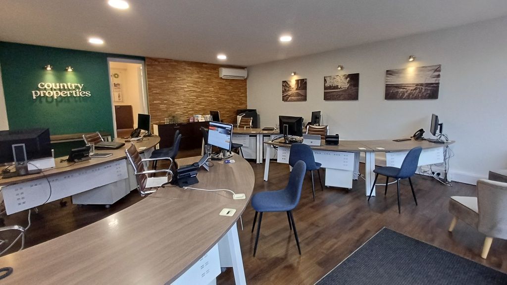 Property photo 3 of 6 Photo 4