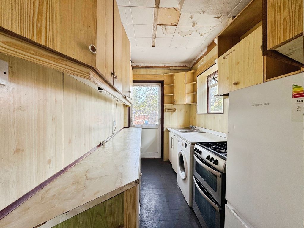 Property photo 3 of 13 Kitchen