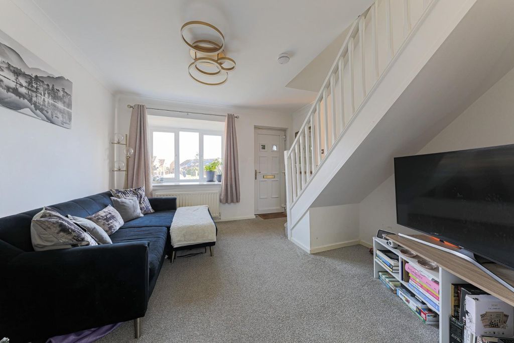 Property photo 3 of 11 Lounge.Jpg