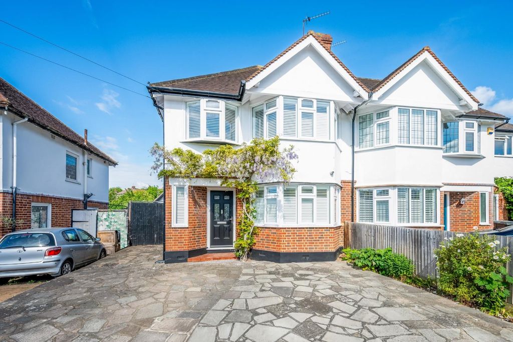 Property photo 1 of 14 Stoneleigh Park Road