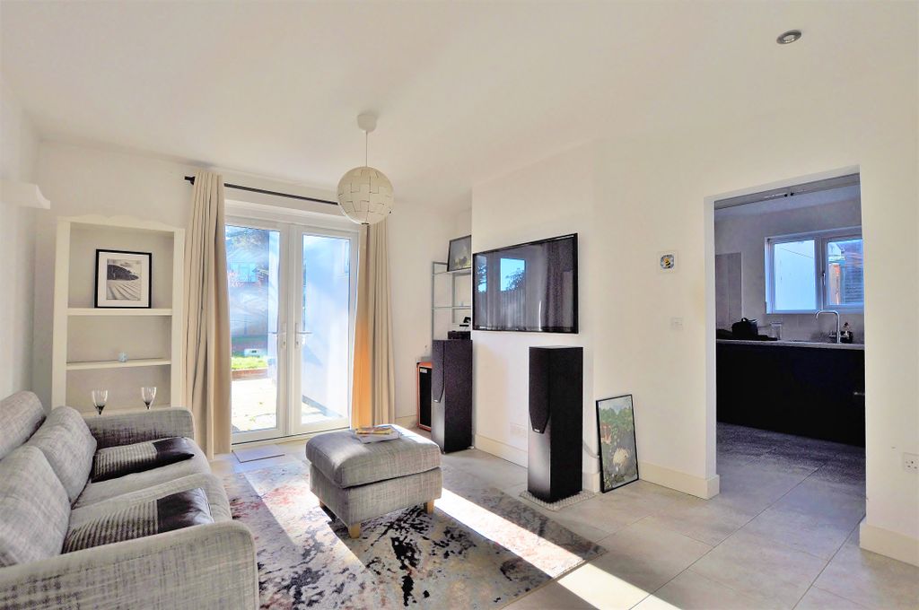 Property photo 3 of 10 Photo 03