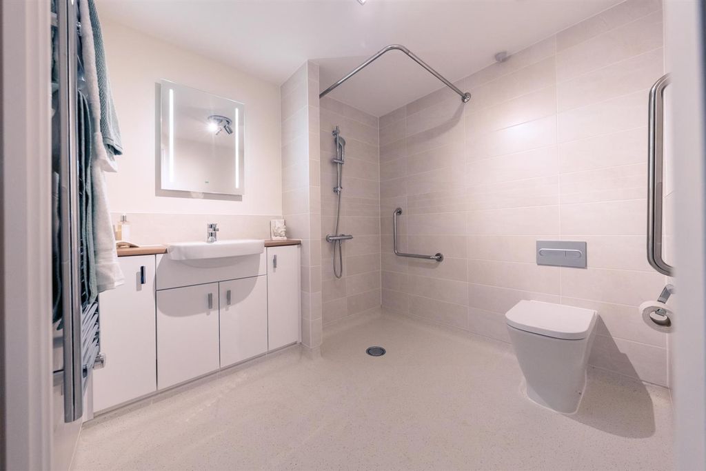 Additional image 6 of 2 bed flat for saleMonument Place, Endless Street, Salisbury SP1
