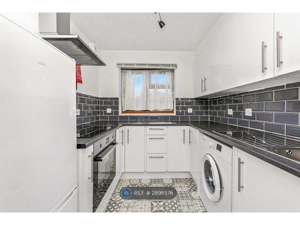 Property photo 1 of 12 Stylish Contemporary Kitchen