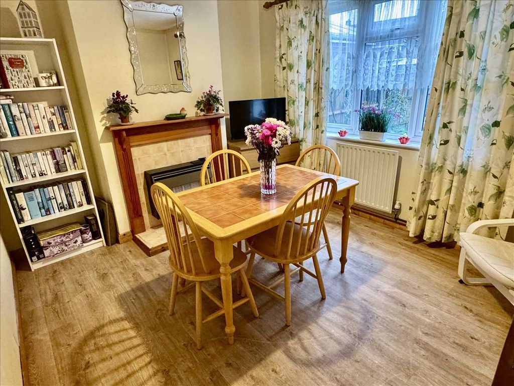 Property photo 3 of 11 Dining Room