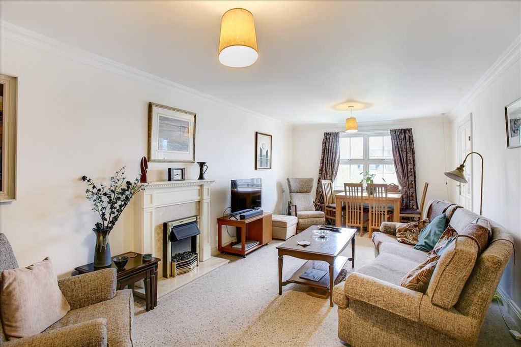 Property photo 2 of 18