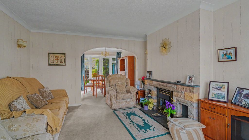 Property photo 2 of 27