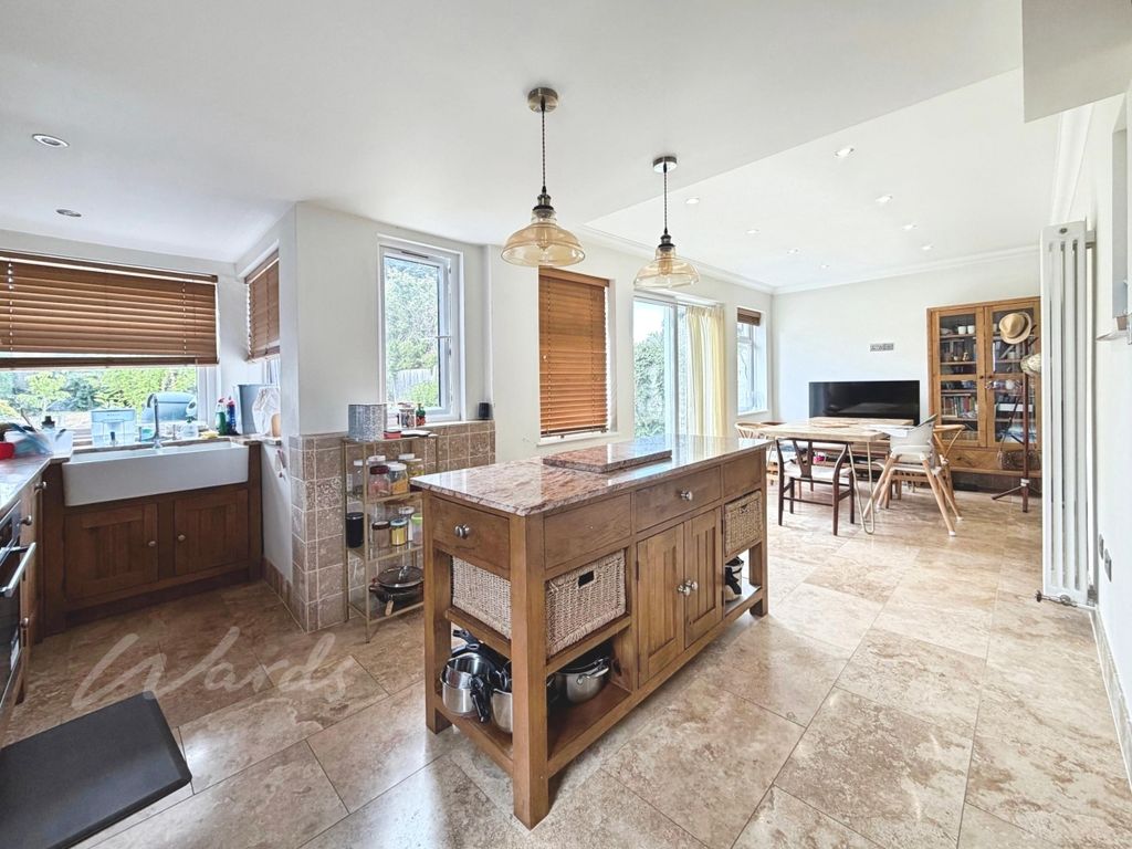Property photo 2 of 12 Kitchen