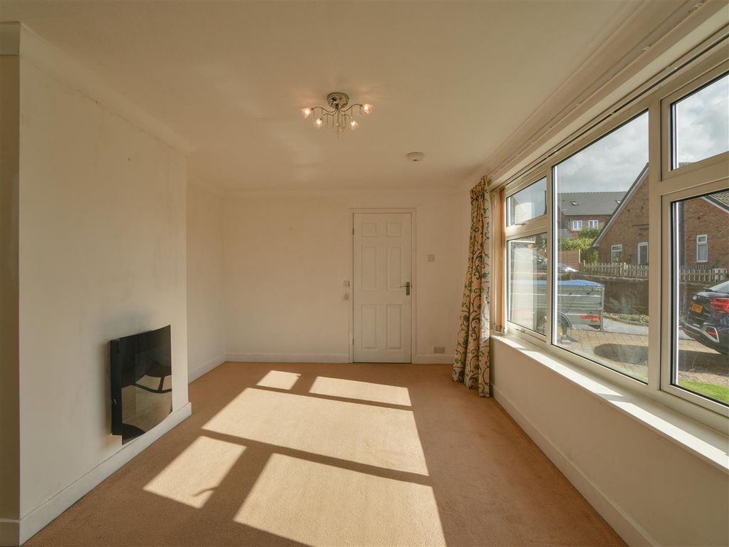 Property photo 2 of 21 Living Room