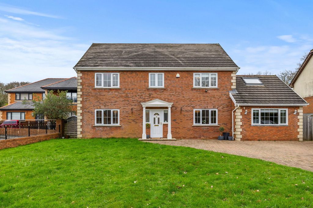 Property photo 2 of 36