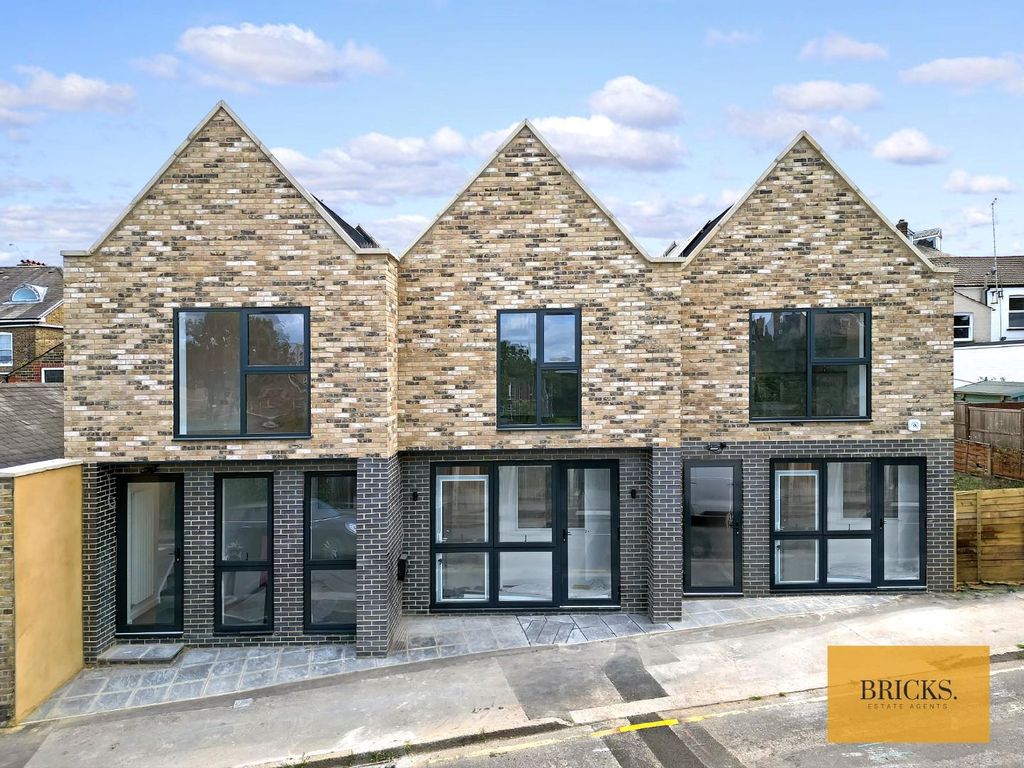 Property photo 1 of 8