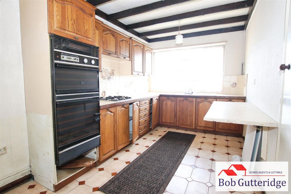 Property photo 3 of 15 Fitted Kitchen / Diner