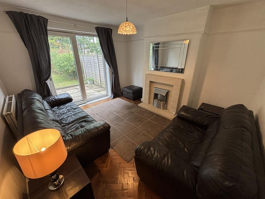 Property photo 3 of 20 Lounge