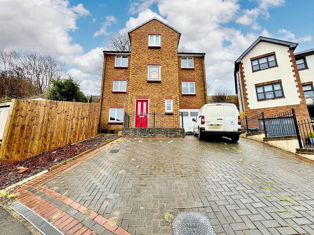 Property photo 1 of 73