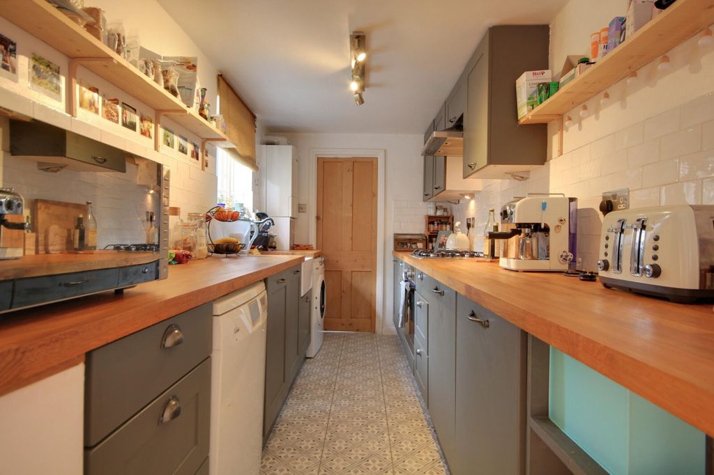 Property photo 2 of 8 Picture No. 10