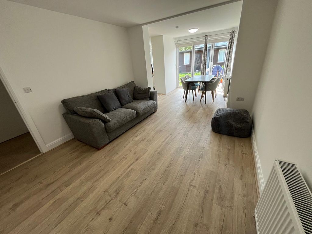 Property photo 2 of 25