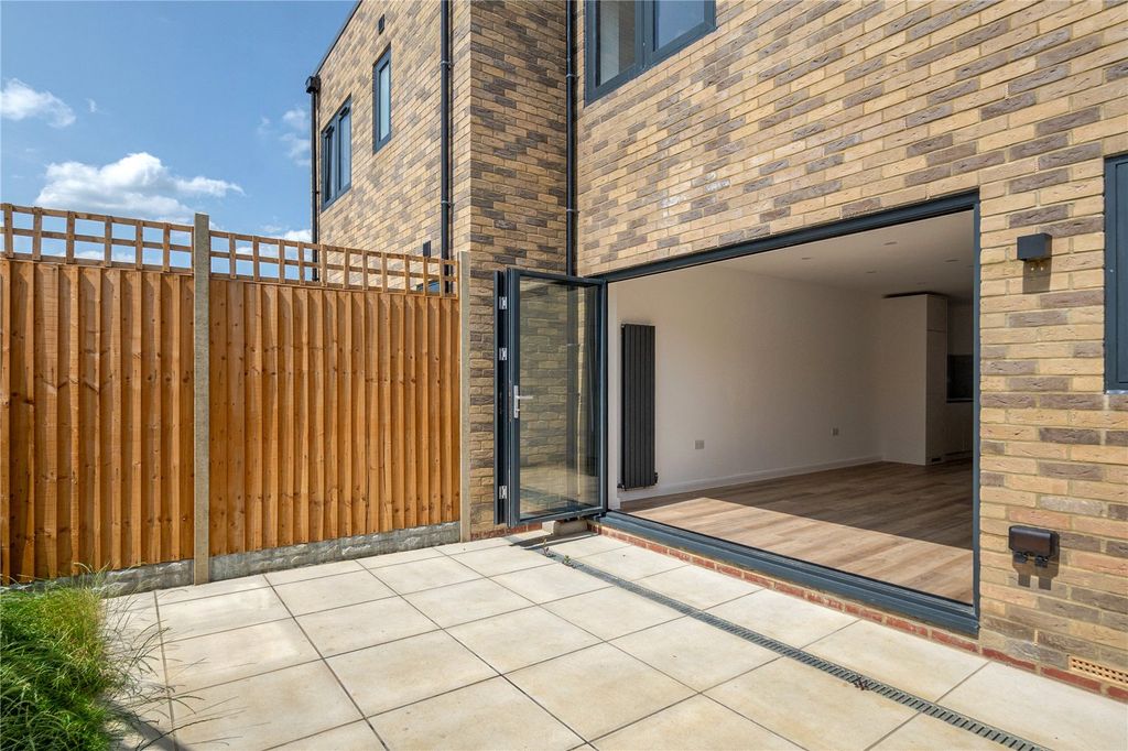 Property photo 2 of 14 Picture No. 15