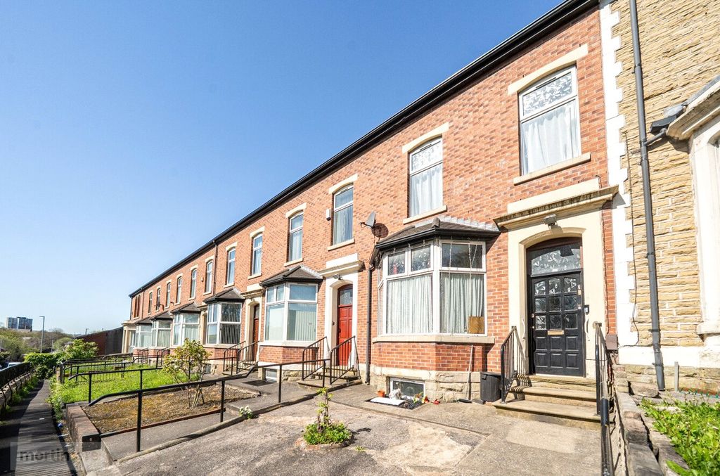 Property photo 1 of 21 Front External