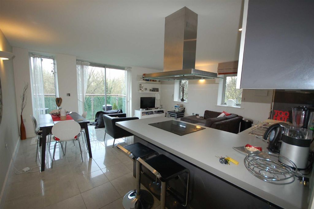 Property photo 3 of 7 Kitchen