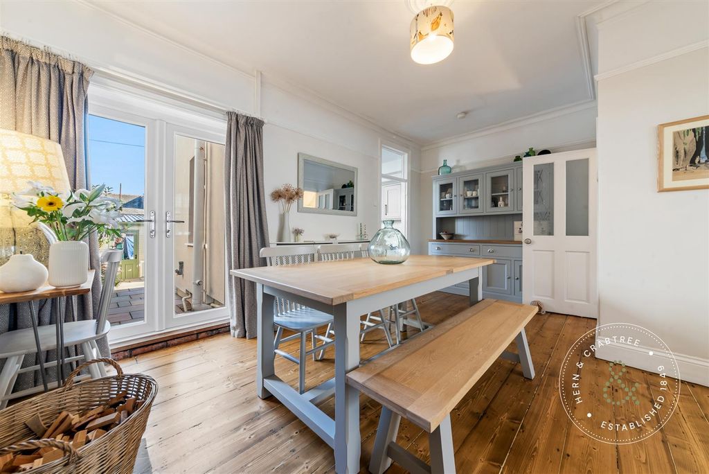 Property photo 3 of 40 Inglefield-Avenue-20.Jpg