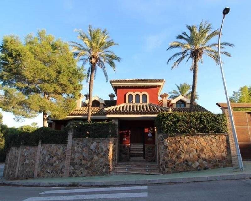 Property photo 1 of 50