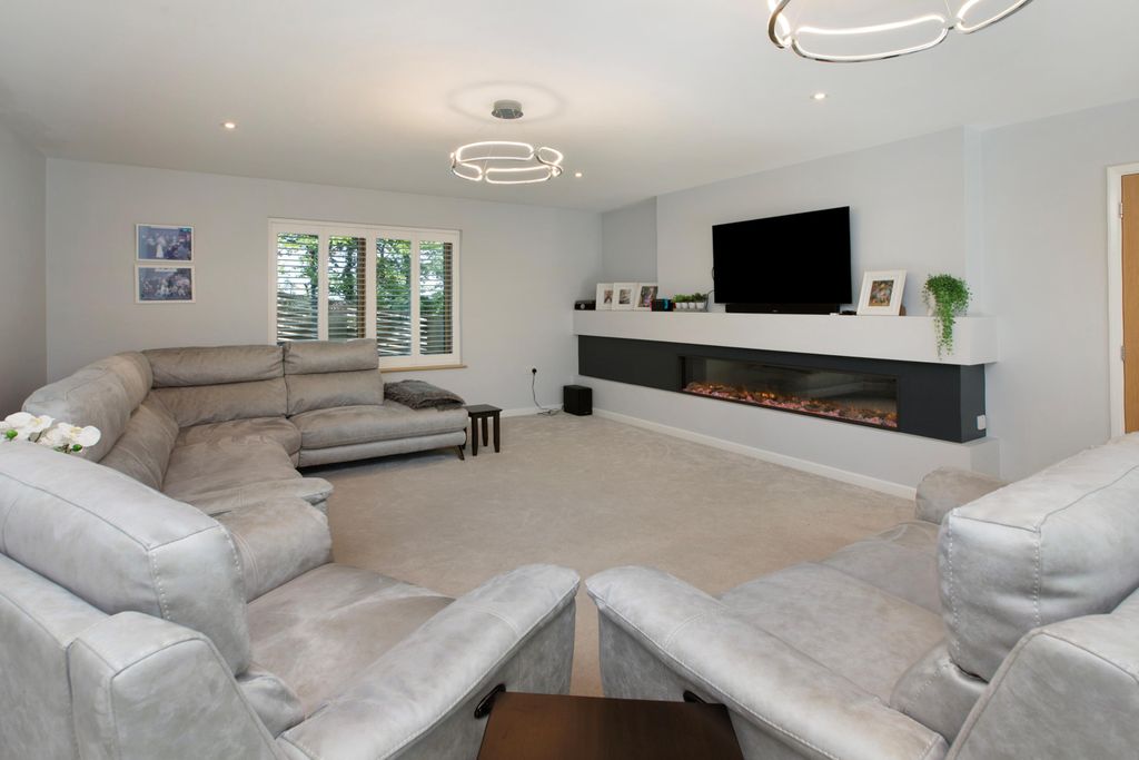 Property photo 3 of 26 Image