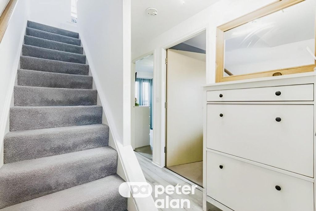 Property photo 2 of 17 Image