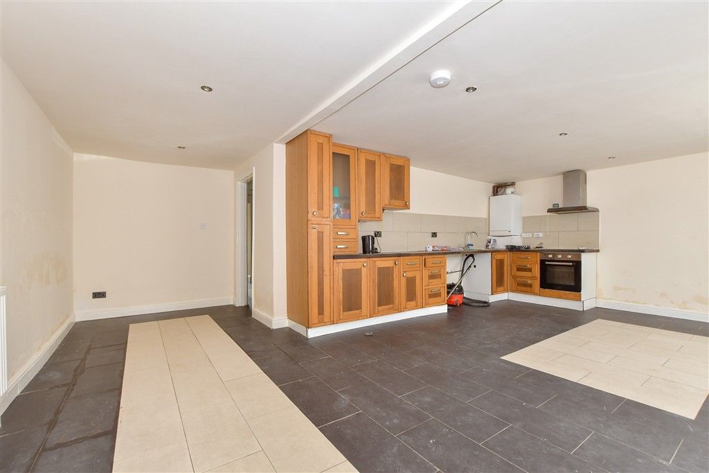 Property photo 2 of 10 Lounge & Kitchen Areas